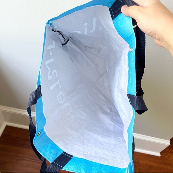 Lot of 2 J. McLaughlin retail totes from the store - Picture 4 of 10